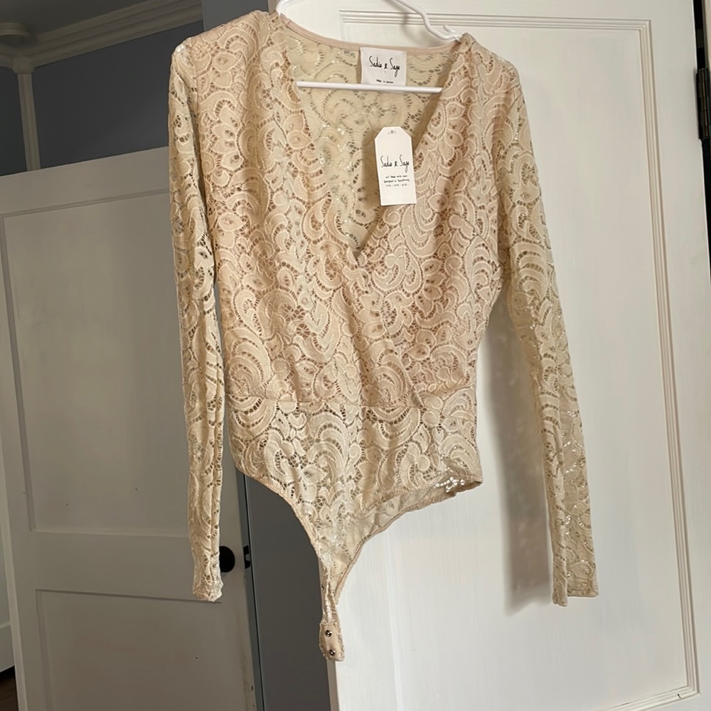 SADIE&SAGE. SIZE:M. LACE BODYSUIT. SO ROMANTIC AND TOTALLY STUNNING!